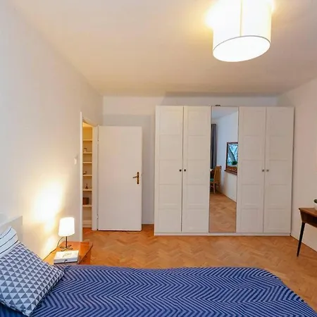 Апартаменты Bright And Elegant In The Area! *