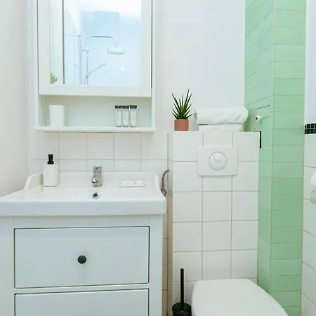 Bright And Elegant In The Area! *