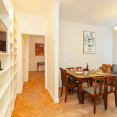 Bright And Elegant In The Area! *