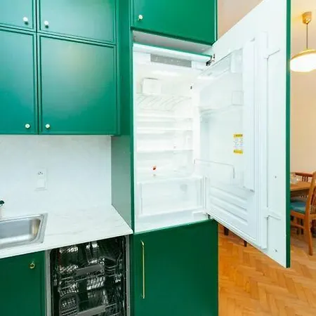 Bright And Elegant In The Area! Varsovie