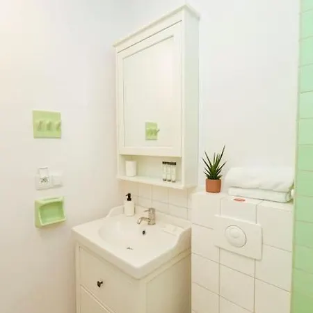 Апартаменты Bright And Elegant In The Area!