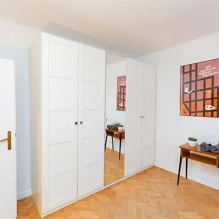 Bright And Elegant In The Area! Varsovie