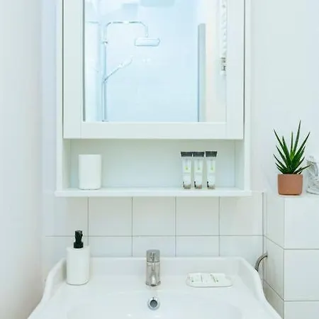 Bright And Elegant In The Area! ורשה