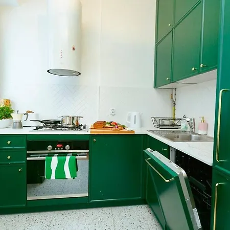 Bright And Elegant In The Area! * ワルシャワ