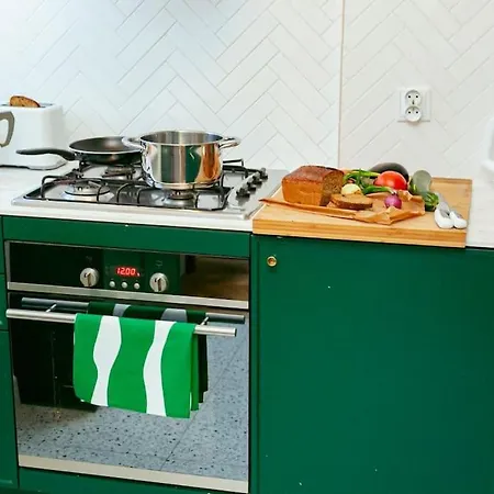 Bright And Elegant In The Area! *