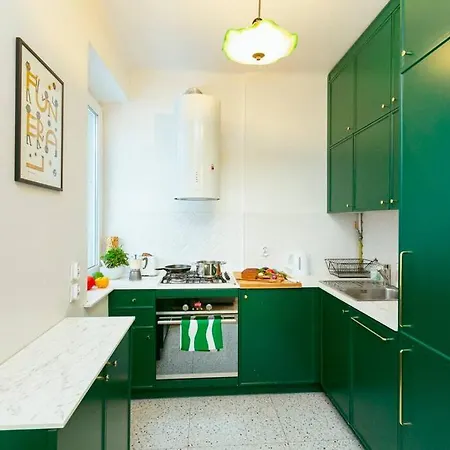 Bright And Elegant In The Area!