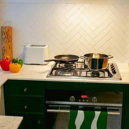 Bright And Elegant In The Area! ワルシャワ