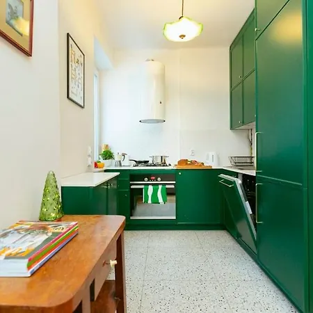 Bright And Elegant In The Area! *